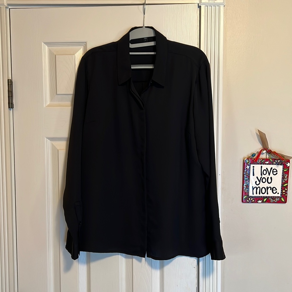 Black Express button down blouse. Great condition.